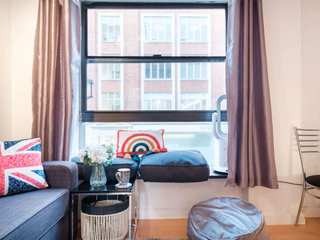 Modern & Comfortable Living Room in London UpperKey Living room Furniture, Property, Window, Building, Couch, Table, Comfort, Shade, Textile, Wood,UpperKey