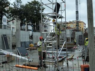 ESTRUTURAS EM BETÃO ARMADO Navegante Construção - Construção & Remodelação Stairs Construction, Composite material, Scaffolding, Reinforced concrete, Concrete, Iron, Metal, Engineering, Building material, Condominium