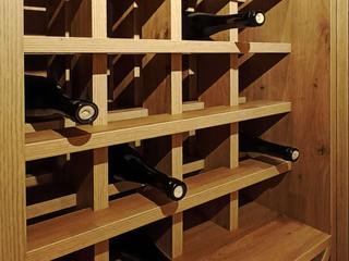 Garrafeira climatizada exclusiva em vão de escadas, Volo Vinis Volo Vinis Moderne wijnkelders