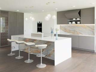 Bespoke Splendor PHASEZERO Villas Mobilia, Tavolo, Legna, Pavimentazione, Interior design, Ebanisteria, Sedia, Pavimento, Soggiorno, Beige