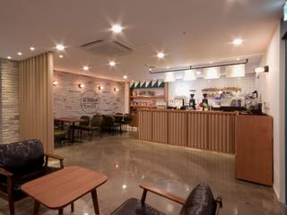 평화동네 –전주 카페 인테리어, 디자인투플라이 디자인투플라이 مساحات تجارية