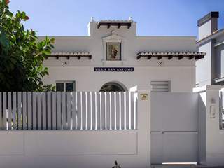 Ermita House, Mano de santo - Equipo de Arquitectura Mano de santo - Equipo de Arquitectura Дома на одну семью