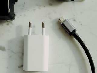 EA20250328-23620 Press profile homify Passive house Electronic device, Adapter, Adapter, Battery charger, Electrical cable, Technology, AC adapter, Data Transfer Cable, Mobile Phone Charger, Wire