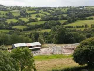 Derbyshire | Longhouse Self-Sustainable Smallholding, SIP Build UK SIP Build UK Rumah keluarga besar