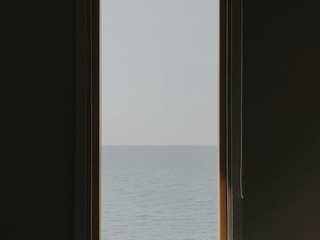 EA20250305-23556 Press profile homify Mediterranean corridor, hallway & stairs Wood, Brown, Sea, Ocean, Daylighting, Wood stain, Hardwood