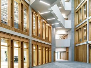HIMACS Nebula brinda un gran impacto arquitectónico a la nueva oficina central de la Garda en Dublín, HIMACS - LX Hausys HIMACS - LX Hausys Estudios y despachos de estilo escandinavo