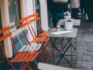 EA20250317-23585 Press profile homify Prefabricated Garage Furniture, Chair, Outdoor furniture, Folding chair, Outdoor Table, Wood stain, Plastic, Restaurant, Houseplant