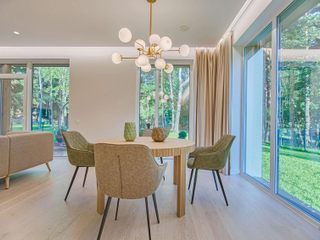 EA20250908-23955 Press profile homify Living room Interior design, Flooring, Ceiling, Wood, Floor, Chandelier, Home, Light fixture, Kitchen & Dining Room Table, Furniture