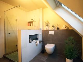 Aus alt wird außergewöhnlich – Ihre Bad-Sanierung unterm Dach., Bad Campioni Bad Campioni Modern Bathroom