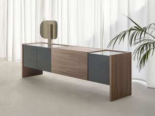 Elegantes Designer Wohnzimmer mit Sofa und Barfach Sideboard, Livarea Livarea ミニマルデザインの リビング 灰色