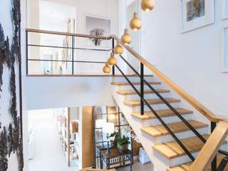 EA20251113-24108 Press profile homify Study/office Interior design, Stairs, Wood, Flooring, Floor, Lighting, Wood flooring, Ceiling, Handrail, Light fixture