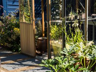 Grow your own garden in Braintree, Essex, Earth Designs Earth Designs Front garden