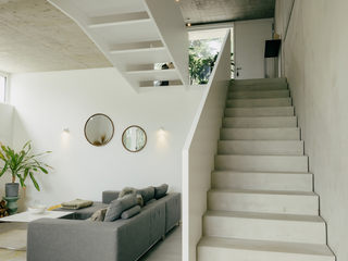 Split-Level-Treppe in Weiß , Holzmanufaktur Ballert e.K. Holzmanufaktur Ballert e.K. Treppe
