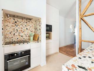 Reabilitação de Apartamento em Campo de Ourique Maria Negrão Studio Single family home Armários, Mobília, Propriedade, Gaveta, Madeira, Cômoda, Conforto, Design de interiores, Bancada, Sala de estar