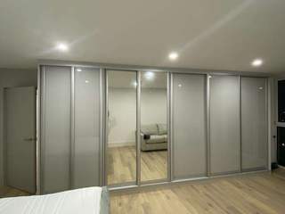 Fitted Acupanel® with Integrated Remote-Controlled Lighting, Bravo London Ltd Bravo London Ltd Living room