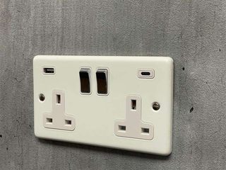 White Sockets and Switches, Socket Store Socket Store Moderne woonkamers