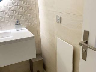 Installation d'un chauffage radiateur électrique extra plat 2 cm pour un WC, CHAUFFAGE INFRAROUGE.COM CHAUFFAGE INFRAROUGE.COM حمام