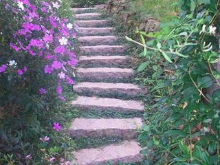 Escadas no jardim, Bizzarri Pedras Bizzarri Pedras Jardines con piedras