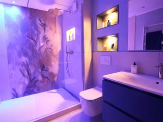 Verleihen Sie Ihrem Badezimmer Glanz und Stil mit hellen Fliesen und trendigen Mustern!, Bad Campioni Bad Campioni Modern Bathroom