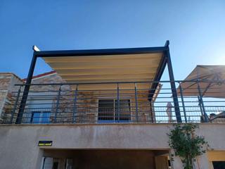 PERGOROOF PERGO' - PERGOLA RETRATTILE , LASP LASP Balcones y terrazas de estilo minimalista