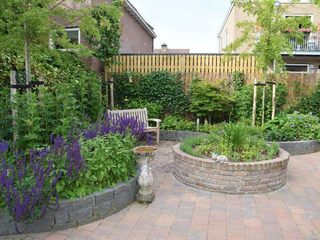 Kleine tuin met ronde vormen, Dutch Quality Gardens, Mocking Hoveniers Dutch Quality Gardens, Mocking Hoveniers สวนแบบเซน