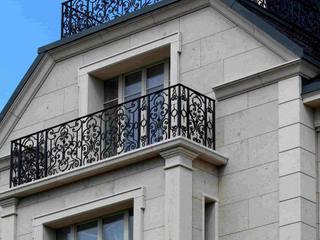 Esterni villa in stile classico, VilliZANINI Wrought Iron Art Since 1655 VilliZANINI Wrought Iron Art Since 1655 Balcone, Veranda & Terrazza in stile classico