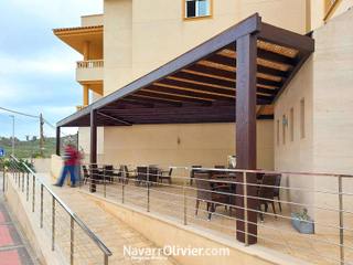 Pérgola con red de fibra vegetal, NavarrOlivier NavarrOlivier Modern balcony, veranda & terrace