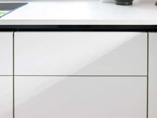 Minimalistische Schreinerküche in strahlendem Weiß, Beer GmbH Beer GmbH Built-in kitchens