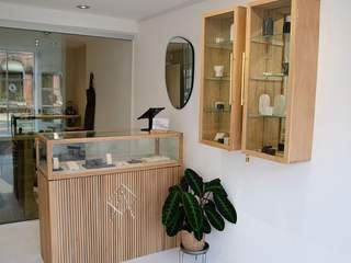 Jewellery Shop Cabinets, Utology Utology Commercial spaces