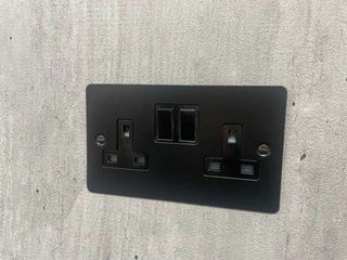 Matt Black Sockets and Switches, Socket Store Socket Store Moderne woonkamers