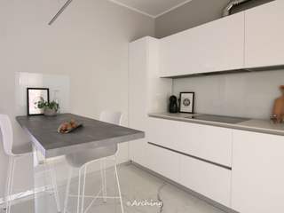 Restyling in bianco – Restyling cucina, Arching - Architettura d'interni & home staging Arching - Architettura d'interni & home staging Bếp xây sẵn