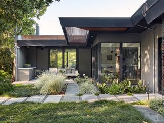 Sports Enthusiasts’ Hideaway by Klopf Architecture, Klopf Architecture Klopf Architecture Garden Pool