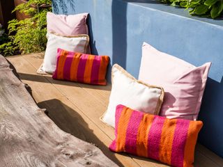 Modern Family Garden with Dining and Entertainment, ED Gardens ED Gardens Interior garden