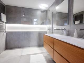 Reforma de baño suite en Fontpineda (Palleja), GPA Gestión de Proyectos Arquitectónicos ]gpa[® GPA Gestión de Proyectos Arquitectónicos ]gpa[® Minimalist bathroom Ceramic Grey