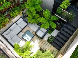 Secret urban garden, Earth Designs Earth Designs Front yard