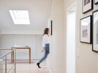 Neue Klarheit, AGNES MORGUET Interior Art & Design AGNES MORGUET Interior Art & Design Scandinavian style corridor, hallway& stairs