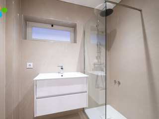 Remodelação Interior de Apartamento T3, Grupo Prummo Grupo Prummo 現代浴室設計點子、靈感&圖片