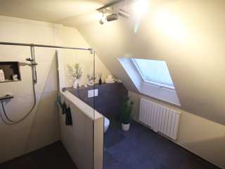 Aus alt wird außergewöhnlich – Ihre Bad-Sanierung unterm Dach., Bad Campioni Bad Campioni Modern Bathroom