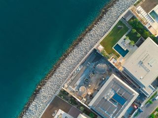 EA20250611-23787 Press profile homify Eclectic style dressing rooms Water, Bird's-eye view, Sea, Swimming pool, Coastal and oceanic landforms, Ocean, Urban design, Aerial photography, Coast, Resort