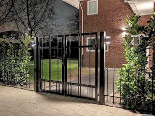 Verlichting tuinpad en de poort voor uw bezoekers, Consepto Hekwerk Consepto Hekwerk Jardines en la fachada