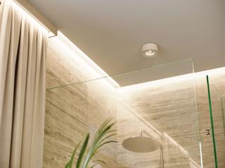 Das richtige Ambiente im Bad gestalten | Hängeleuchte | Deckenspot | mehrfach Pendelleuchte, Skapetze Lichtmacher Skapetze Lichtmacher Salle de bain moderne