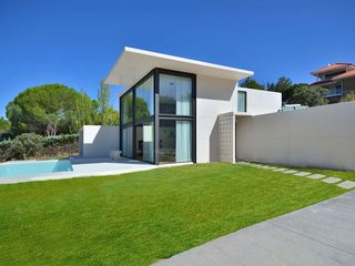 Casa prefabricada modular de hormigón en Las Rozas, Madrid, MODULAR HOME MODULAR HOME Prefabricated home Concrete White