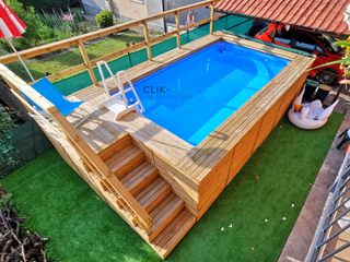 Piscina fuori terra in kit di montaggio fai da te in legno di pino o parziale in WPC Aquazzura Piscine Front yard Acqua, Verde, Piscina, Pianta, Erba, Mobili da esterno, Edificio, Legna, Rettangolo, Tempo libero