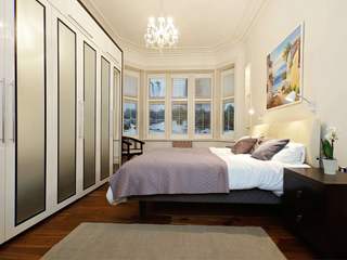 London Bedrooms by UpperKey, UpperKey UpperKey Master bedroom Beige