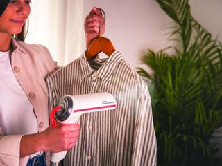 EA20241112-23225 Press profile homify Laundry room Pianta, Manica, Gesto, Occhiali da vista, Telefono cellulare, Pianta da appartamento, Dispositivo di comunicazione, Congegno, Dispositivo di comunicazione portatile, Evento