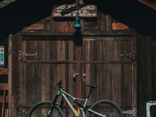 EA20250915-23975 Press profile homify Front yard Bicycle wheel, Bicycle, Bicycle tire, Bicycle frame, Bicycle handlebar, Cycling, Bicycles--Equipment and supplies, Bicycle fork, Bicycle Wheel Rim, Mountain bike