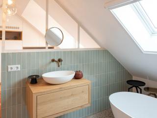 badkamer en suite, IJzersterk interieurontwerp IJzersterk interieurontwerp Casas de banho modernas