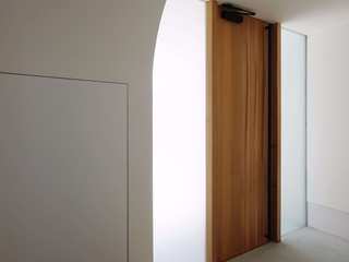 nedoco（ネドコ）, 株式会社 空間建築-傳 株式会社 空間建築-傳 Scandinavian style corridor, hallway& stairs