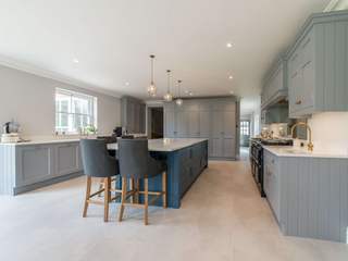 Sophisticated Timeless kitchen by John Ladbury, Hertfordshire, John Ladbury and Company John Ladbury and Company Bếp xây sẵn