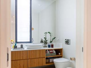 Casa Serenity | SHI Studio Interior Design, ShiStudio Interior Design ShiStudio Interior Design Scandinavian style bathroom
